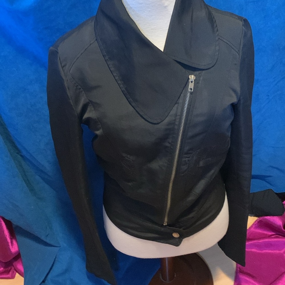 Unique side, zipper jacket, zip arms by seduction size small in new cond…